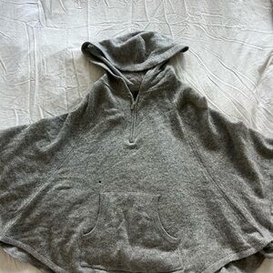 100% cashmere capelet